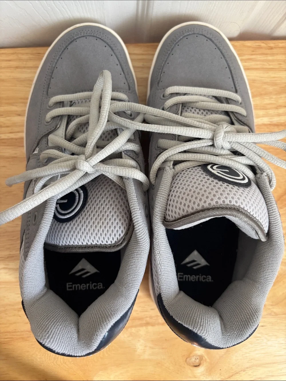 Emerica Grey Sueded Skate Sneakers with Navy Heel size 9.5 skateboard sk8 skater